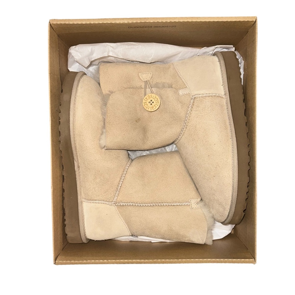 UGG Bailey button boot in sand